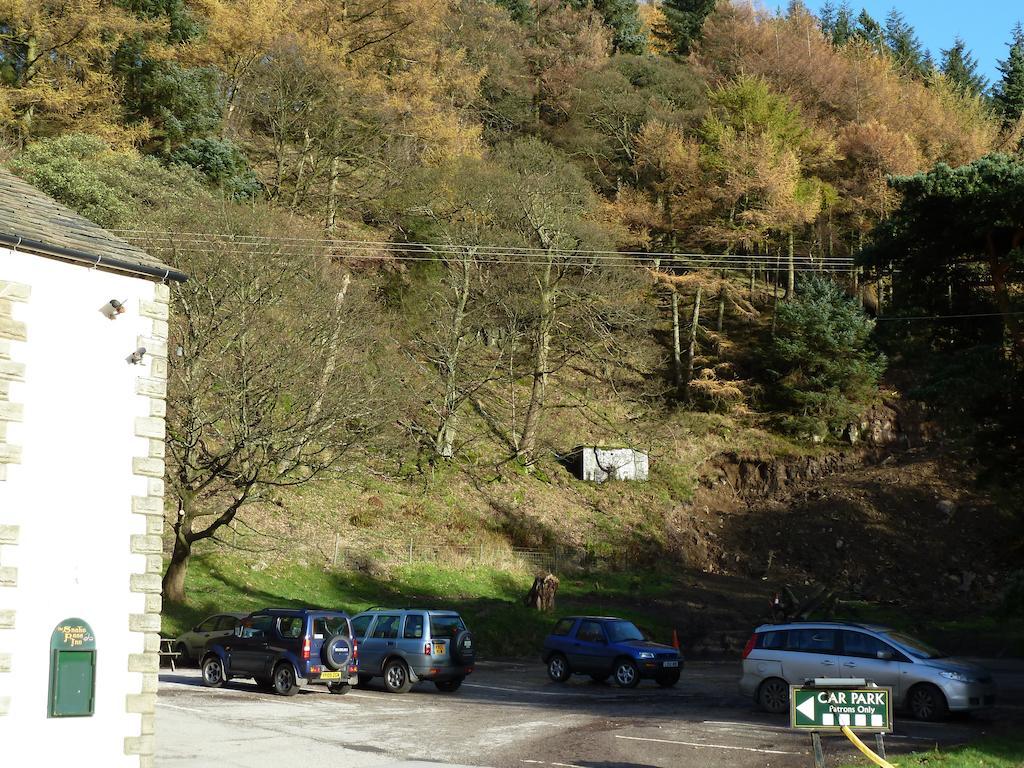 The Snake Pass Inn Идейл Екстериор снимка